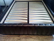 изготовление двухспальной кровати. каркас из натуральной кожи